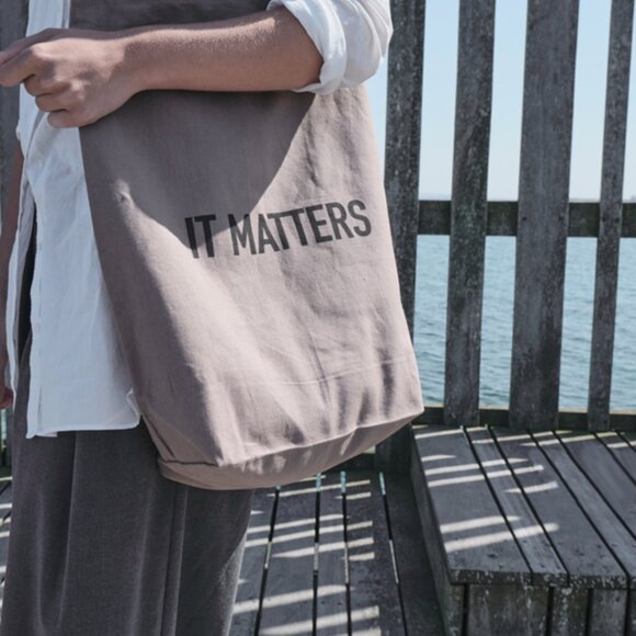 IT MATTERS Shoulder Bag NWT - Organic Cotton -Scandinavian Design -School Unisex - Picture 1 of 10
